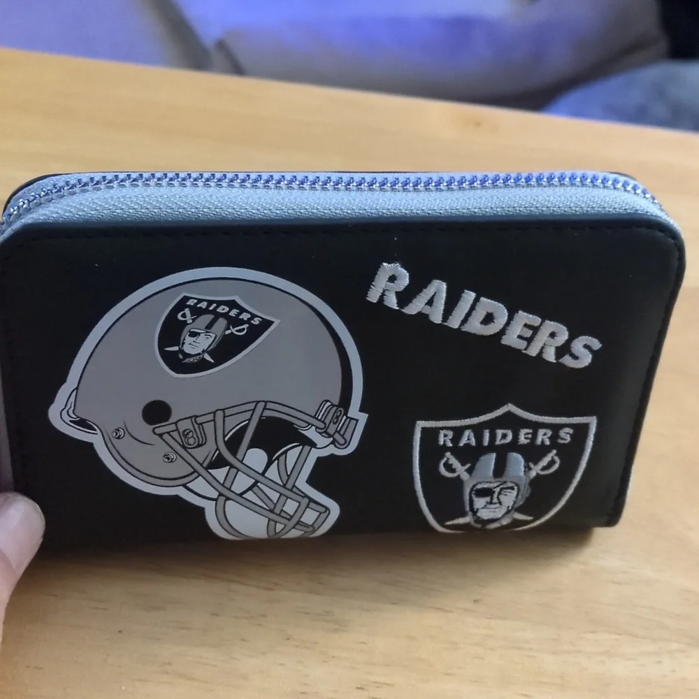 Loungefly Las Vegas Raiders Zip Around Wallet - Picture 4 of 4